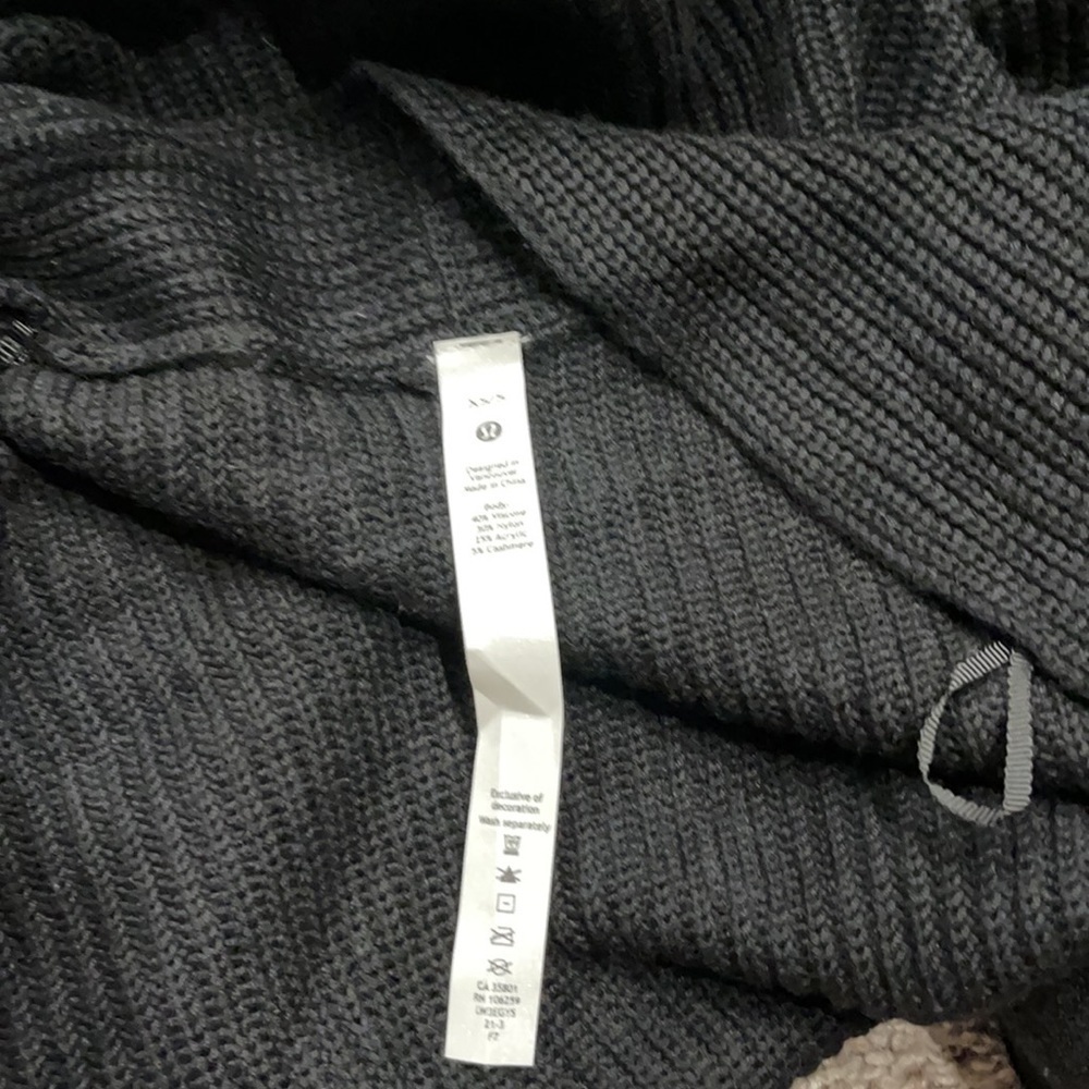 Lululemon black cardigan 5%cashmere size XS/S - Picture 6 of 7